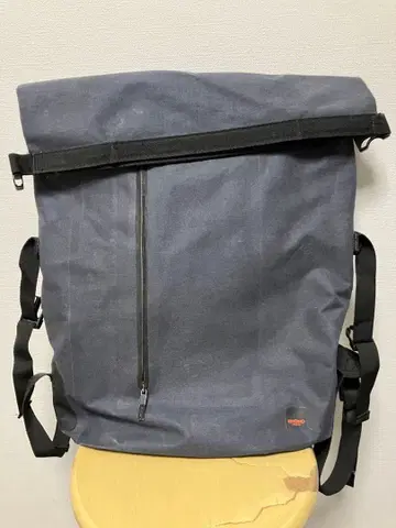 다크 블루 롤탑 백팩