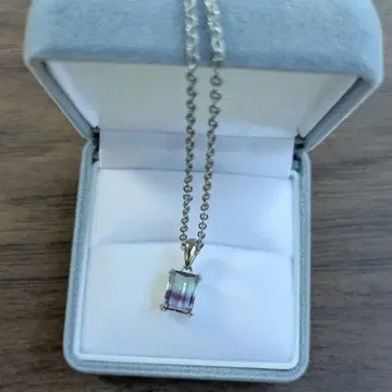 바이컬러 플로라이트 에메랄드 컷 목걸이