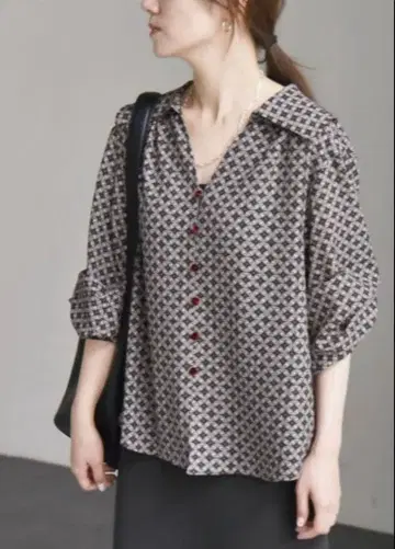 quaranciel: 지오메트릭 빅 칼라 스키퍼 셔츠 블라우스