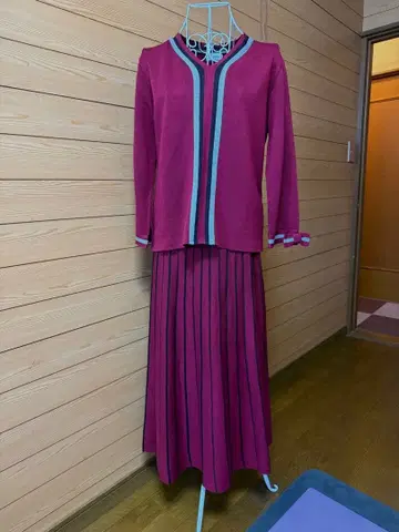 로베르타 크림슨 컬러 스트라이프 V넥 셋업 (사진 4번째 색상)