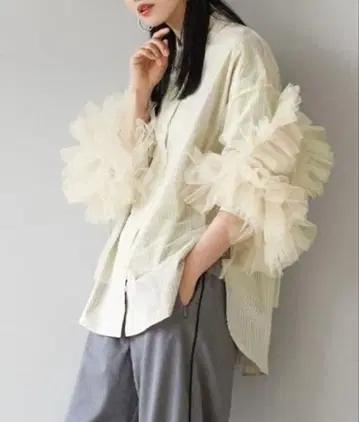 새상품 MIMI MEMETE 데코 프릴 슬리브 튤 블라우스 아이보리