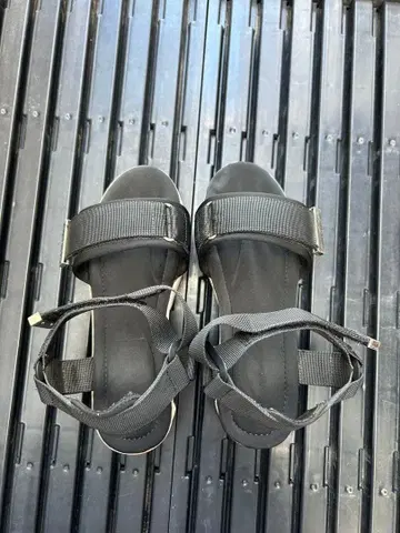 블랙 스포츠 샌들 통굽