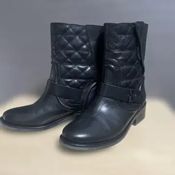 블랙 퀼팅 숏부츠