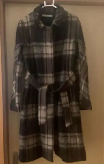 체크 무늬 롱 코트