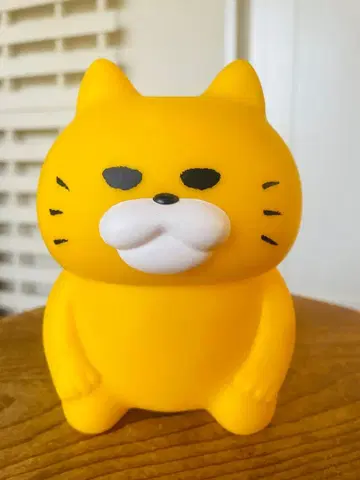 길고양이 녀석들 반성 저금통