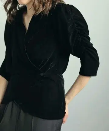 anuke 벨루어 개더 블라우스