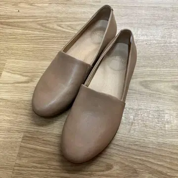 단스코 베이지 가죽 슬립온 낮은 힐