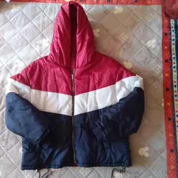 후드 부착 빨흰 네이비 점퍼 여성용 M 사이즈 남성용도 가능