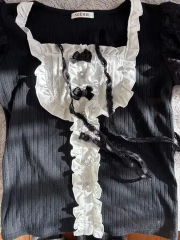 NOEMIE 백 레이스업 시어 레이스 반팔 티셔츠