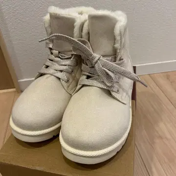 새상품 kitson 아이보리 어그 부츠 S 사이즈