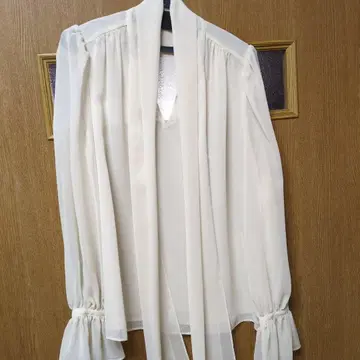 새상품 아나이 ANAYI 아이보리 긴팔 블라우스 일본제 38