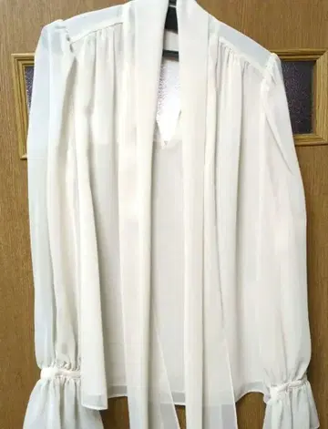 새상품 아나이 ANAYI 아이보리 긴팔 블라우스 일본제 38