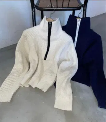 AIC. 하프 지퍼 니트 네이비 하이넥 스웨터