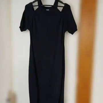 PAMEO POSE 블랙 원피스 반팔