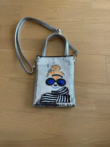 스트라이프 캐릭터 자수 숄더백 실버