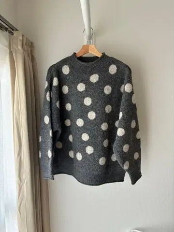 AS KNOW AS 도트 무늬 니트 새상품급