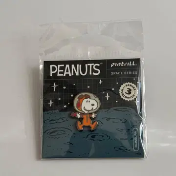 스누피 핀 배지