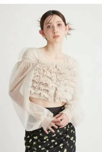 FURFUR 퍼퍼 튤프릴 블라우스 베이지