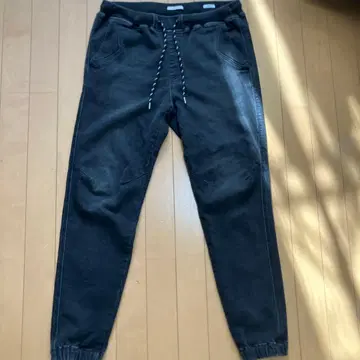 BAVELLOW 블랙 조거 팬츠