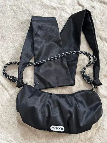 아웃도어 프로덕츠 x 야에 숄더백