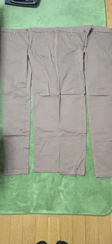 유니클로 치노 팬츠 2개 세트