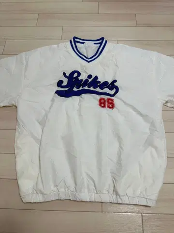 Spikes 화이트 상의 F 사이즈