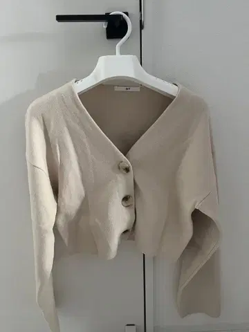 베이지 버튼 가디건 긴팔