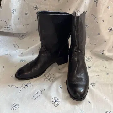 블랙 가죽 부츠