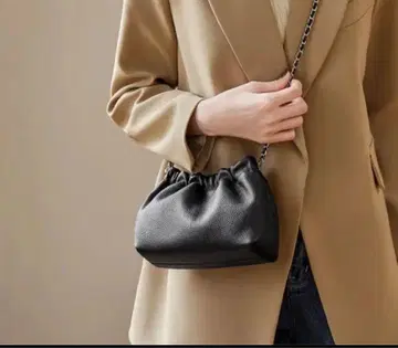 소가죽 가죽 볼 체인 블랙 숄더백