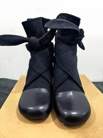 랩 스타일 블랙 부츠 스트라이프 힐