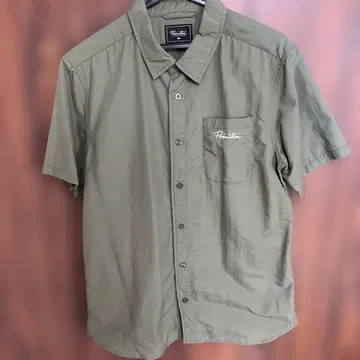 Primitive 반팔 셔츠 올리브 색상