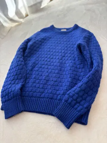 새상품급 뷰티&유스 울 100% 긴팔 크루넥 니트 M