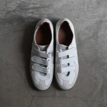 REPRODUCTION OF FOUND 저먼 트레이너