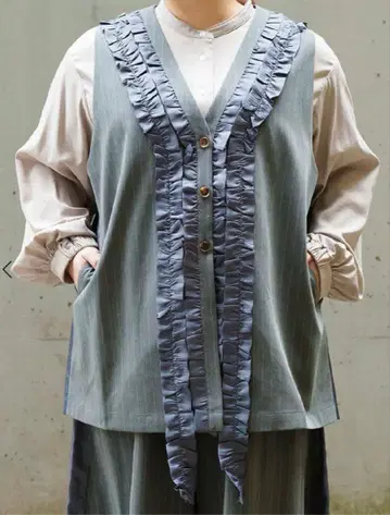 [택 포함 새상품] 줄무늬 프릴 베스트 아즈노우아즈오오라카