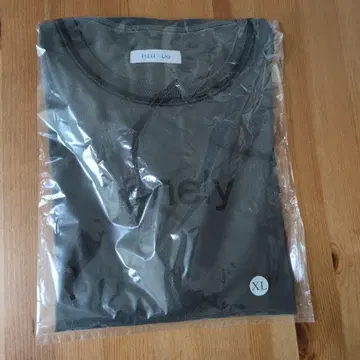 저 HELLBLAU 헬블라우 티셔츠