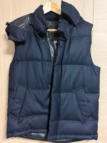 그린 레이블 릴랙싱 다운 베스트 네이비