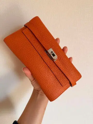 오렌지 가죽 장지갑