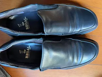 REGAL 블랙 가죽 로퍼 통굽