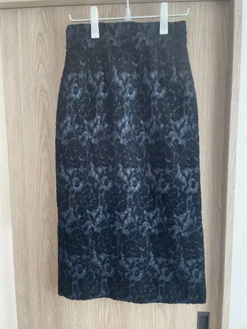 GEPFORD 블랙 레이스 패턴 타이트 스커트