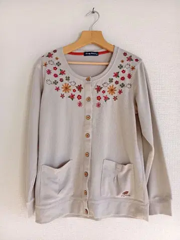 DRUG STORE'S 자수 베이지 가디건