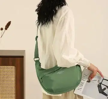 나일론제 그린 숄더백