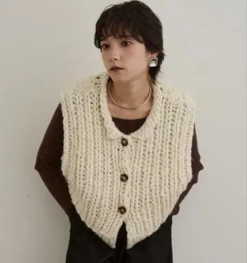 DFFUR. 울 블렌드 로빙 핸드 니트 베스트 (아이보리)