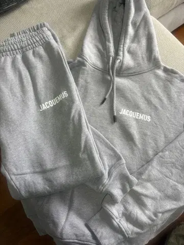 JACQUEMUS 그레이 맨투맨 상하의 세트