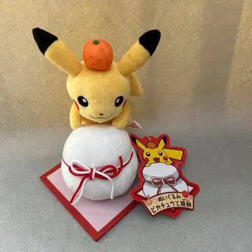 피카츄와 카가미모치 봉제 인형 2025