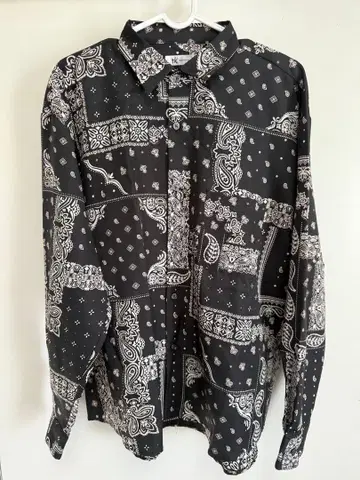 t.k. 반다나 패턴 긴팔 셔츠