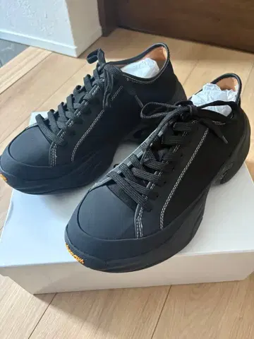 HIGH-END CLASSIC DAD SNEAKER by vibram 2