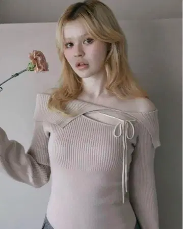 andmary Amari 리본 탑