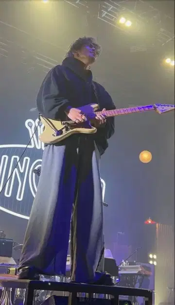 츠네타 다이키 착용 PROTOTYPES 와이드 트랙 팬츠 블랙