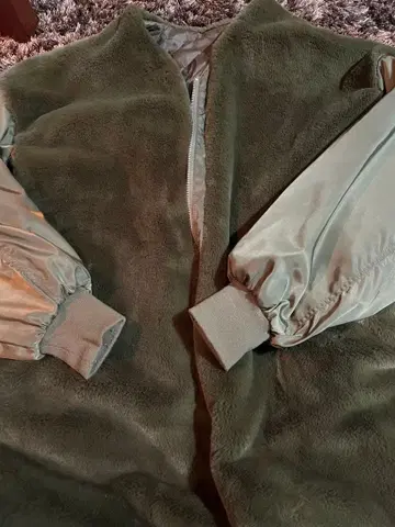 올리브 그린 퀼팅 점퍼 M 사이즈