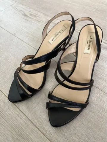 L.K. Bennett 블랙 스트랩 샌들 24.0cm